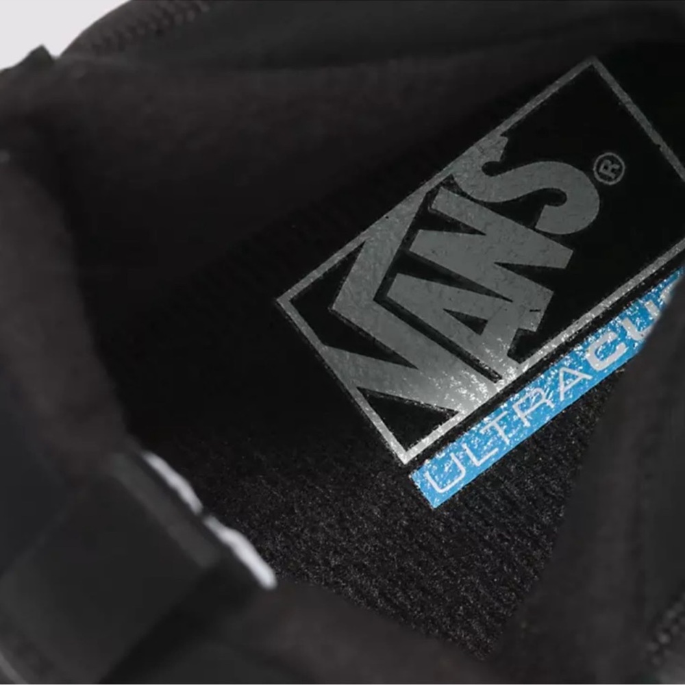Vans WMNS Ultrarange Exo
Black/Black
Sneakers MTE Boots VN0A4BVSBKA - Picture 5 of 16